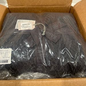 Barefoot Dreams - Cozy Chic Diamond Weave Blanket